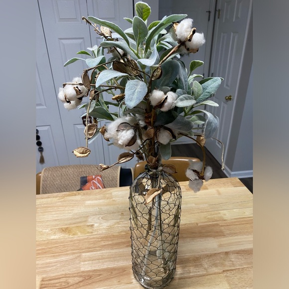 Chicken wire vase with greenery - Picture 2 of 12